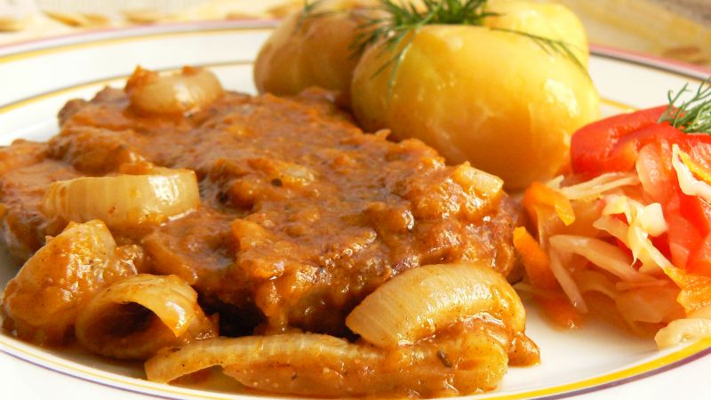 Karkówka w sosie z dyni i cebuli