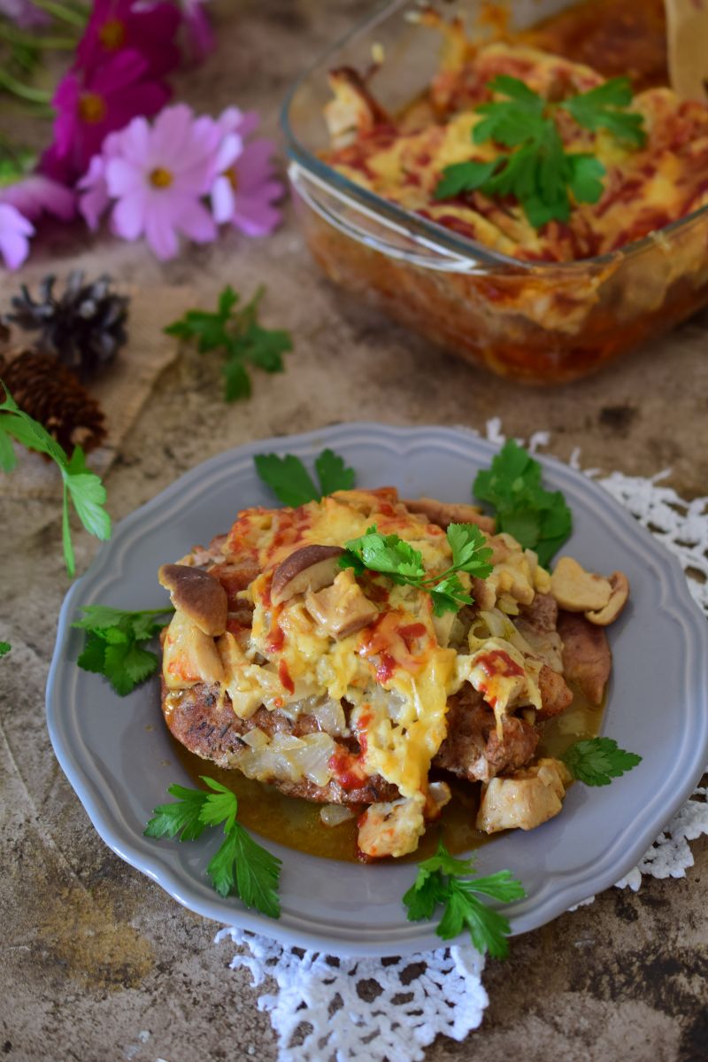 Karkówka wieprzowa z borowikami