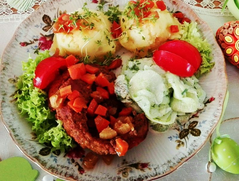 Karkówka z dodatkiem marchwi i cebuli