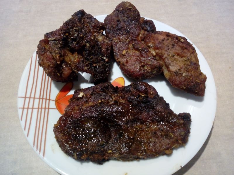 Karkówka z grilla w ziołowej marnacie