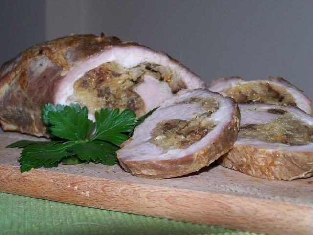 Karkówka z kapustą i grzybami