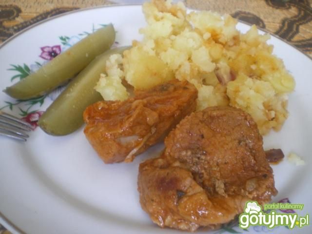 Karkówka z ketchupem i cebulką