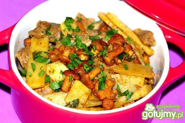 Karkówka z kurkami i bambusem