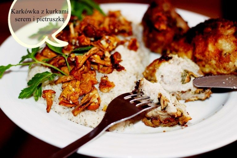 Karkówka z kurkami serem i pietruszką