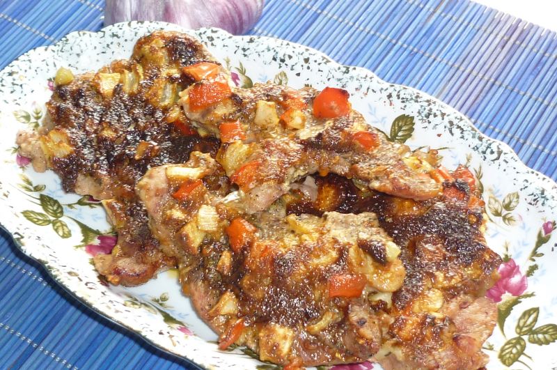 Karkówka z papryką i cebulką pod pierzynką