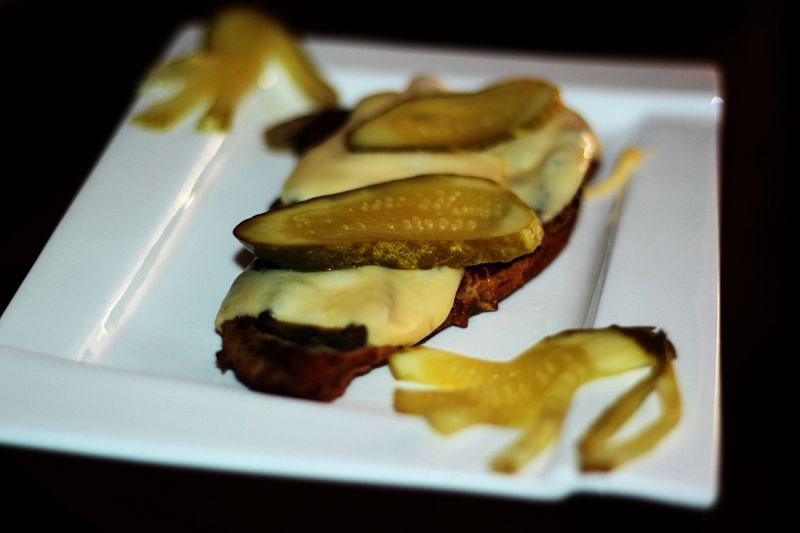 Karkówka z pieca z serem i ogórkiem Karkówka z pieca z serem i ogórkiem