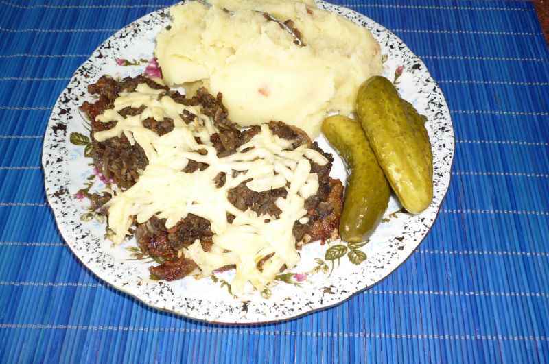Karkówka z pieczarkami i serem Karkówka z pieczarkami i serem