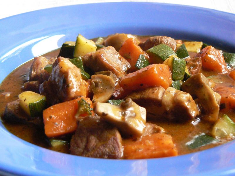 Karkówka z pieczarkami i warzywami Karkówka z pieczarkami i warzywami