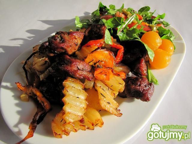 Karkówka z tymiankiem papryką i ananasem