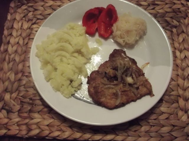  Karkówka z ziemniakami i papryką