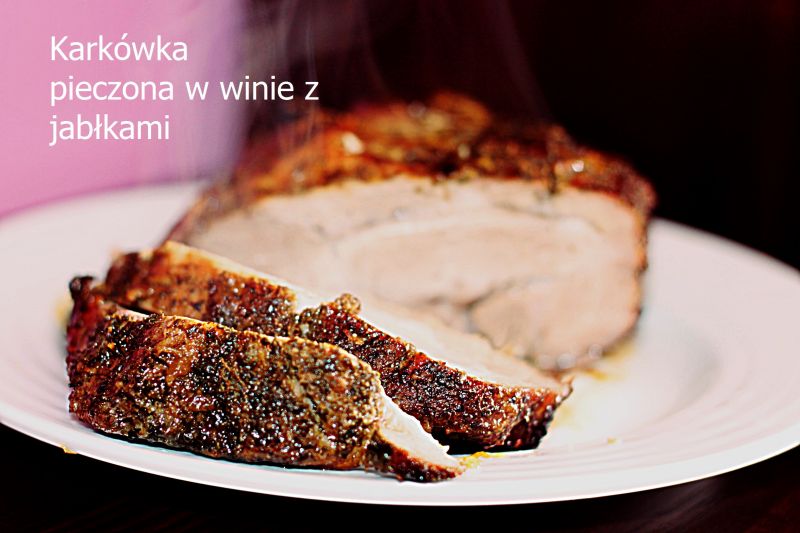 Karkówka zapiekana w winie z jabłkami