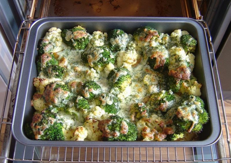 Karmazyn zapiekany z brokułami i kalafiorem