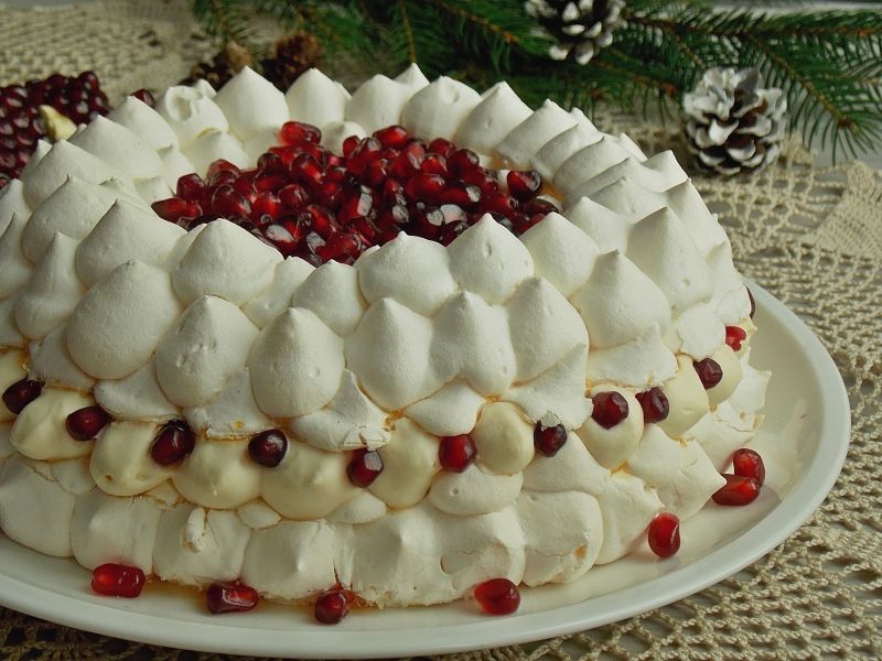 Karmelowy torcik bezowy z granatem Karmelowy torcik bezowy z granatem