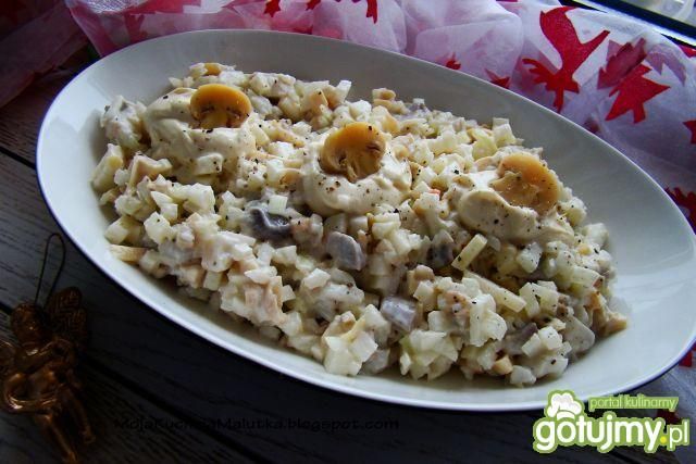 Karnawałowa sałatka śledziowo-pieczarkow