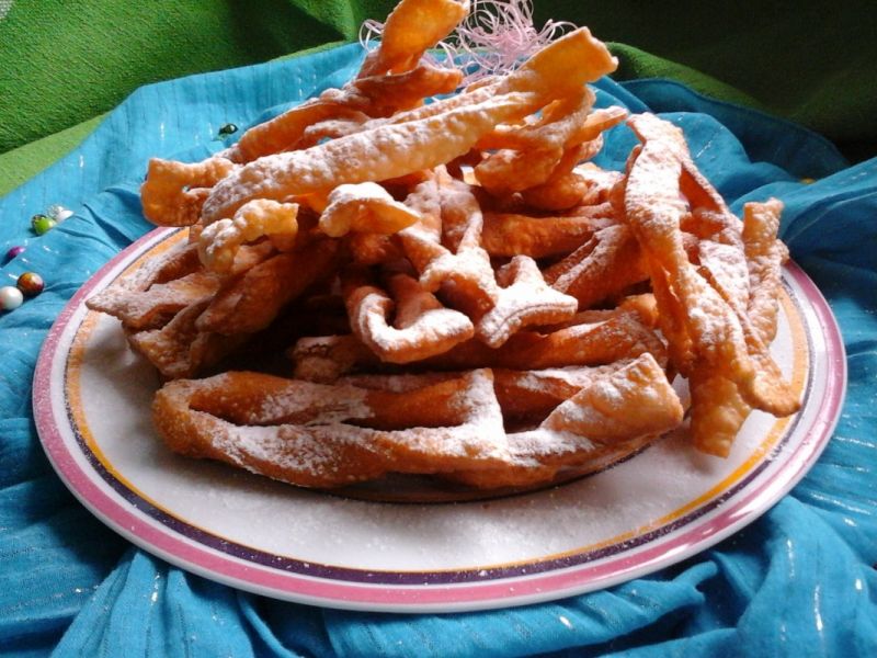 Karnawałowe faworki Karnawałowe faworki