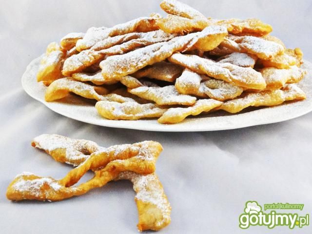 Karnawałowe faworki- chrust