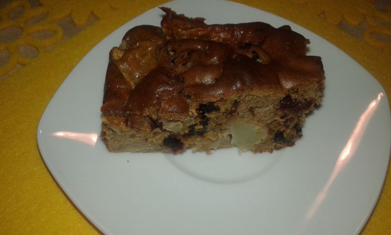 Karobowe ciasto z owocami