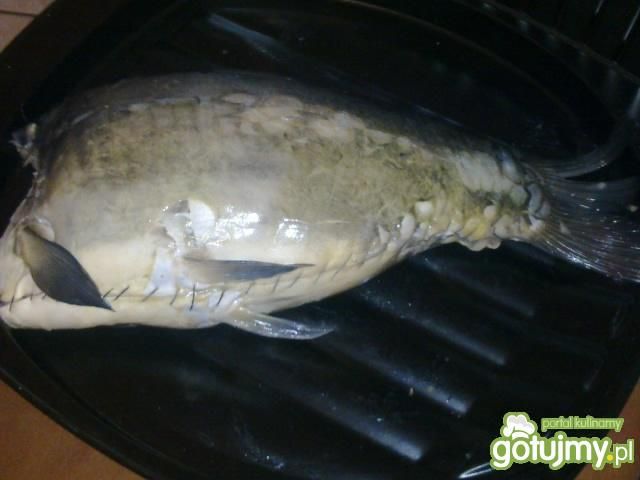 Karp faszerowany pieczarkami 