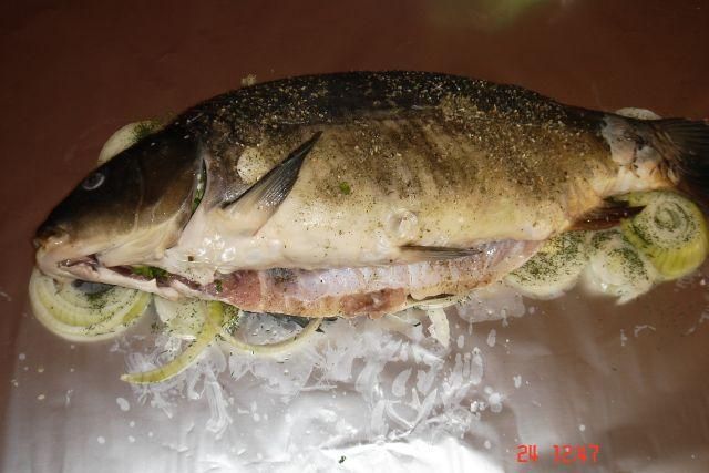 Karp w masle i cebuli z natka pietruszki Karp w masle i cebuli z natka pietruszki