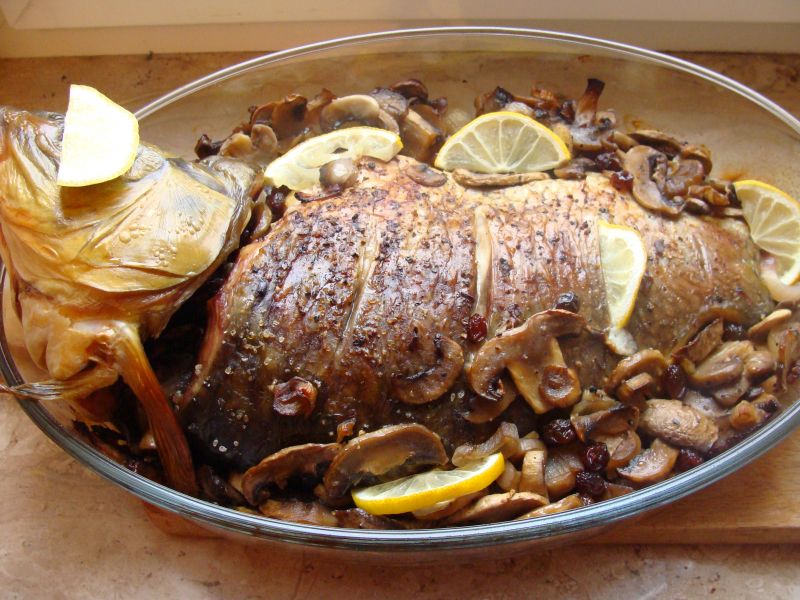 Karp w pieczarkach z rodzynkami Karp w pieczarkach z rodzynkami