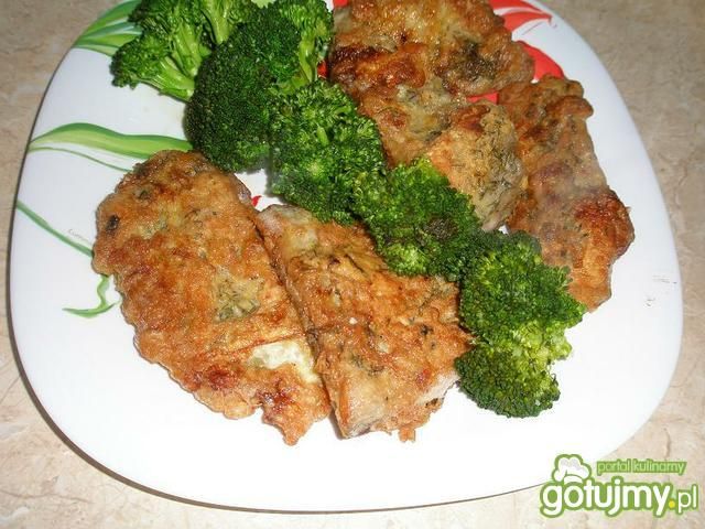 Karp z ziołami, pieprzem i brokułem