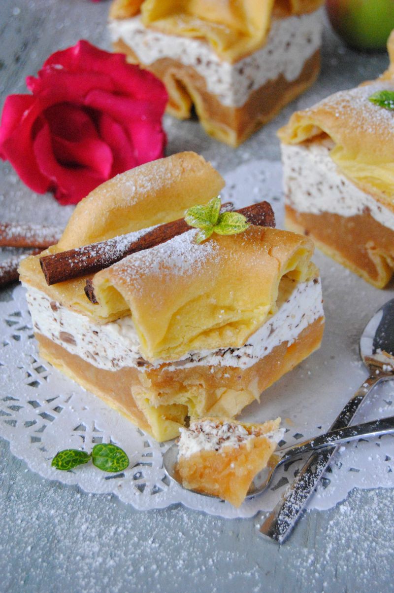 Karpatka z jabłkami