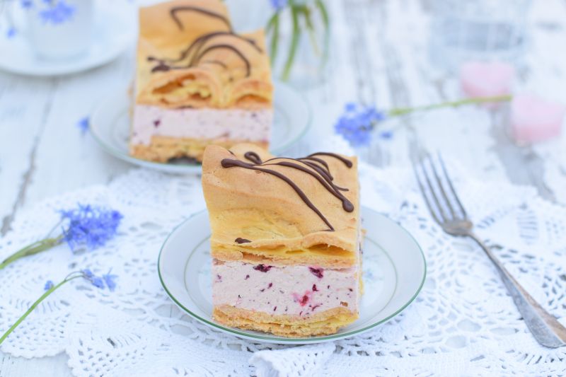 Karpatka z kremem jagodowym 