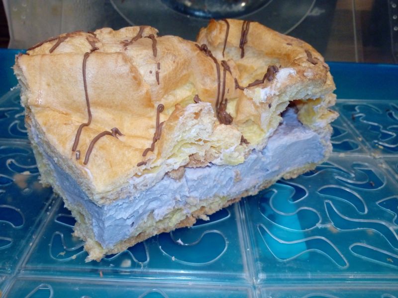 Karpatka z kremem jagodowym