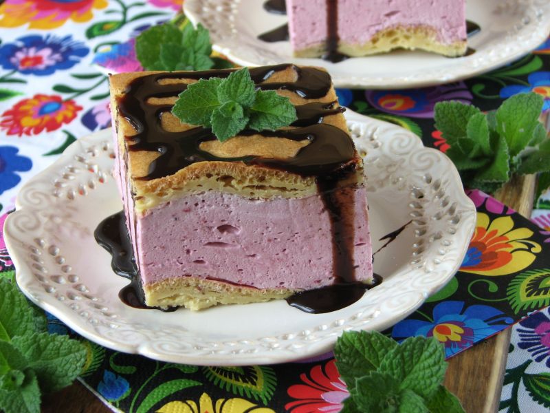 Karpatka z kremem jeżynowym