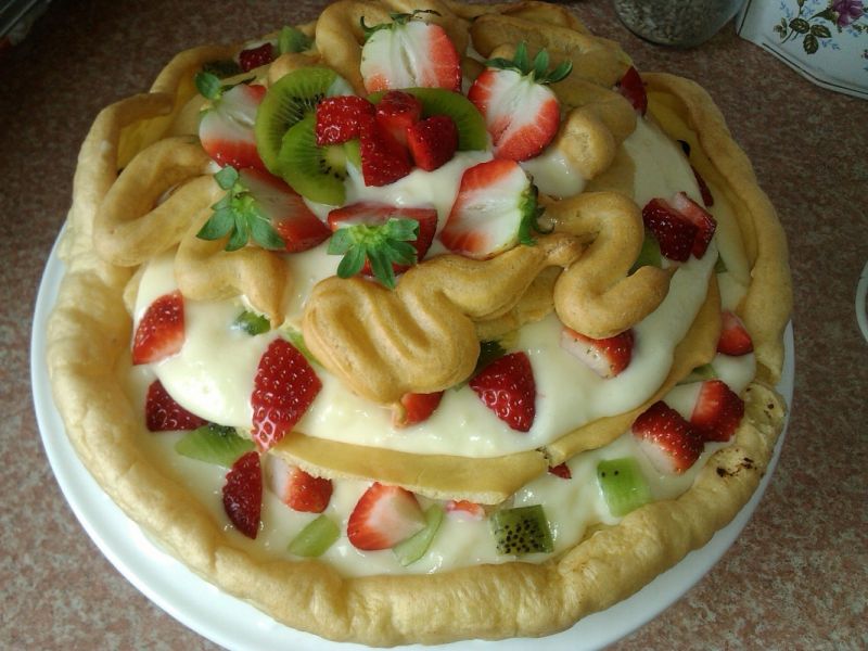 Karpatkowy torcik z truskawkami i kiwi Karpatkowy torcik z truskawkami i kiwi
