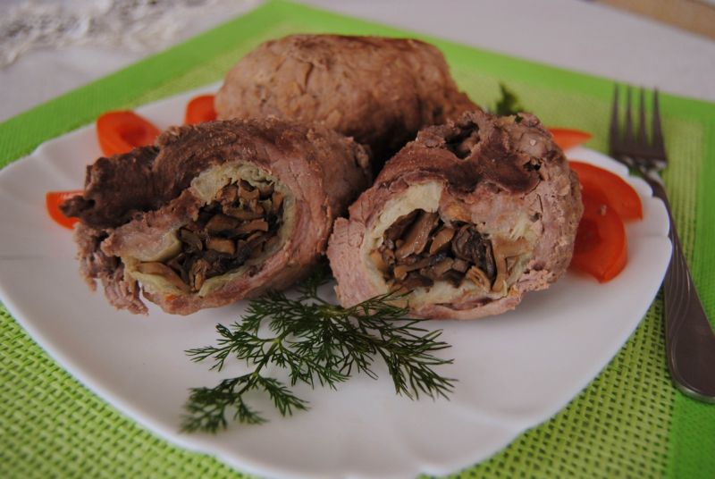 Kartkówkowe roladki z pieczarkami i kapustą