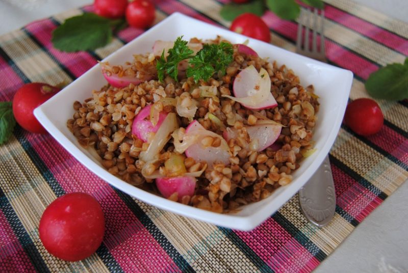 Kasz gryczana z rzodkiewką 