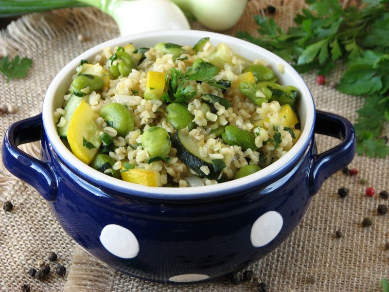Kasza bulgur z cukinią i bobem