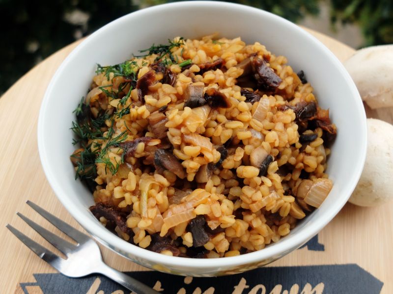 Kasza bulgur z pieczarkami i suszonymi pomidorami Kasza bulgur z pieczarkami i suszonymi pomidorami