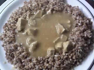 Kasza gryczana z gulaszem. Kasza gryczana z gulaszem.