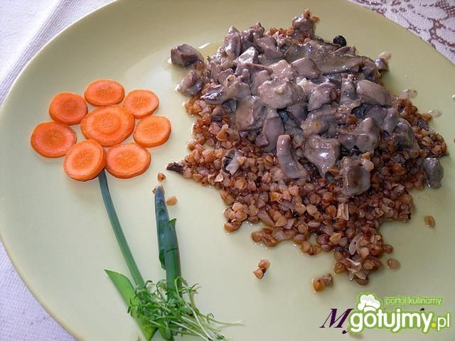 Kasza gryczana z gulaszem z podrobów