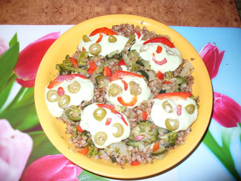 Kasza gryczana z papryką i cukinią