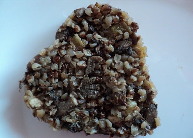 Kasza gryczana z pieczarkami i indykiem Kasza gryczana z pieczarkami i indykiem