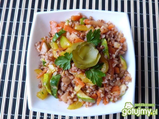 Kasza gryczana z warzywami i ketchupem Kasza gryczana z warzywami i ketchupem