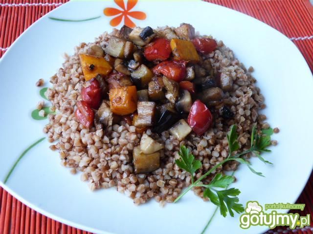Kasza gryczana z warzywami i pieczarkami Kasza gryczana z warzywami i pieczarkami