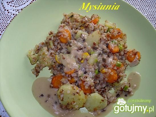 Kasza gryczana z warzywami i sosem Kasza gryczana z warzywami i sosem