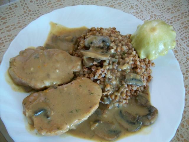 kasza gryczana ze schabem w sosie