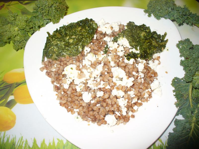 Kasza gryczana ze szpinakiem i serem