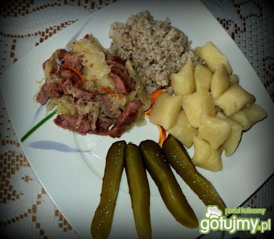 Kasza i kopytka z zasmażaną kapustą Kasza i kopytka z zasmażaną kapustą