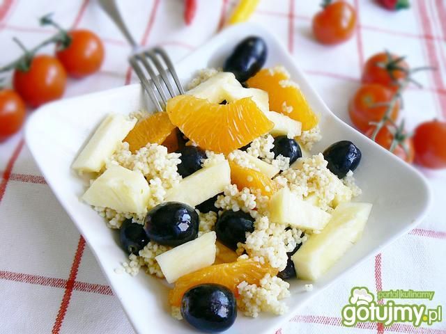 Kasza jaglana na śniadanie z owocami