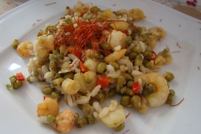 Kasza jęczmienna z fasolą mung i krewetkami  Kasza jęczmienna z fasolą mung i krewetkami