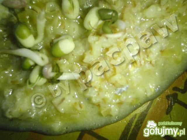 Kasza jęczmienna z gorgonzolą i kiełkami Kasza jęczmienna z gorgonzolą i kiełkami
