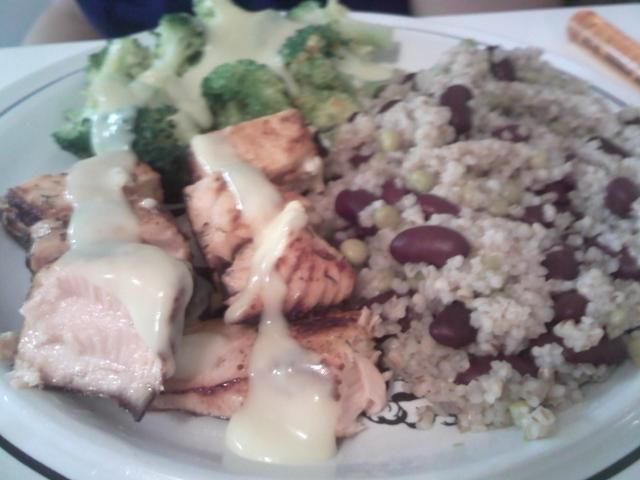 Kasza jęczmienna z łososiem i brokułami Kasza jęczmienna z łososiem i brokułami