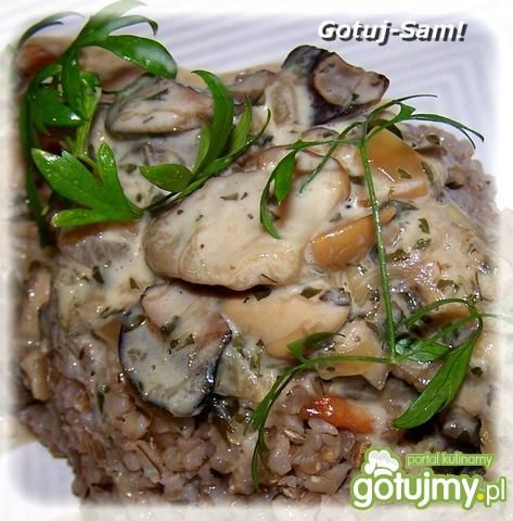 Kasza jęczmienna z maślakami.