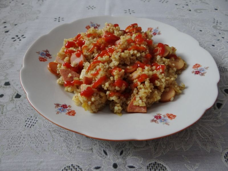 Kasza jęczmienna z parówkami